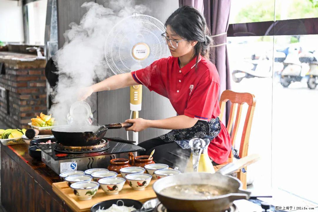 全网追的“扁担女孩”，找了一份暑假工，时薪12元 - 衡水生活资讯 - 衡水28生活网 hs.28life.net
